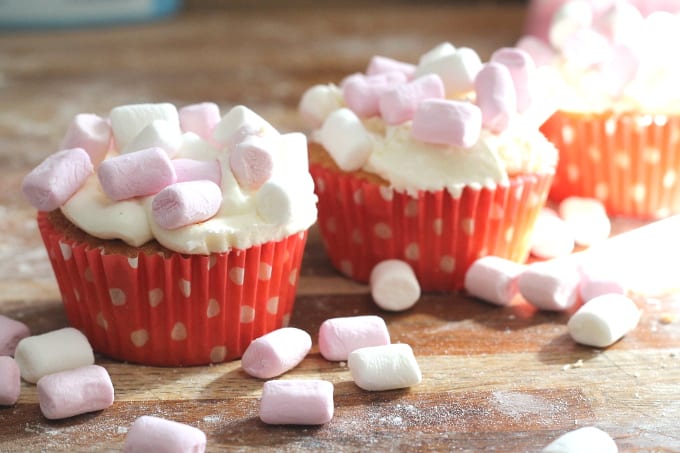 marshmallow cupcakes with a marshmallow fluff filling 