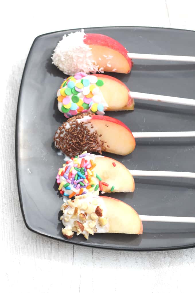 apple slices with yogurt