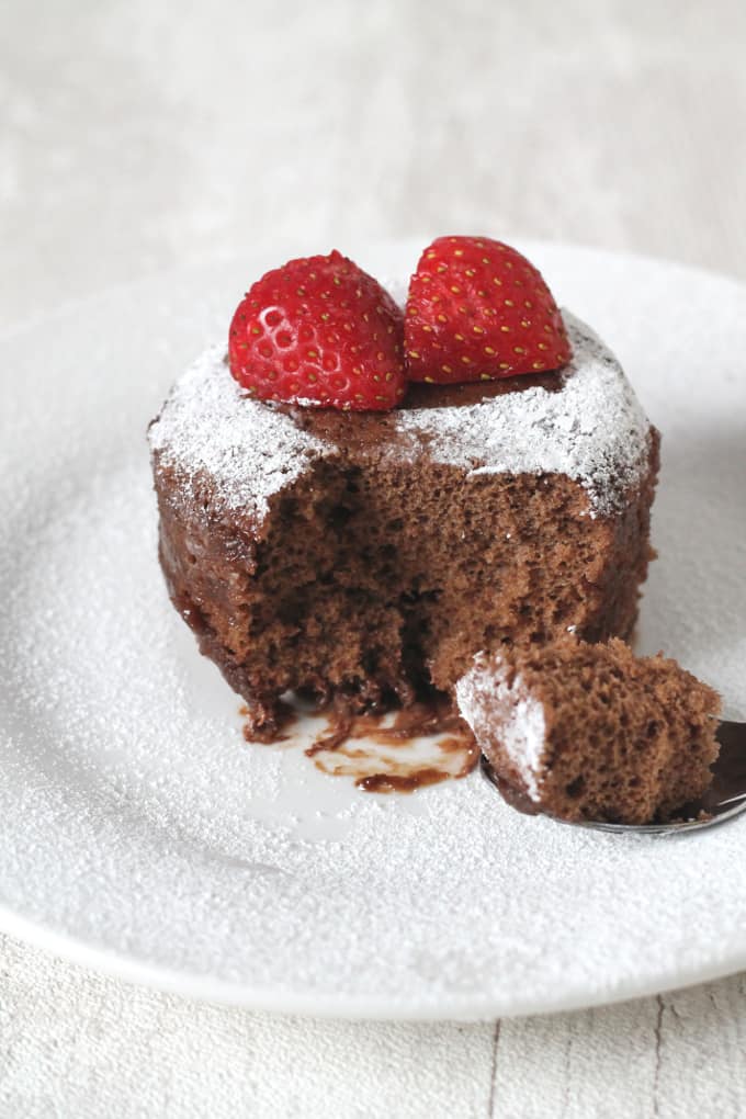 https://www.myfussyeater.com/wp-content/uploads/2014/08/Microwave-Nutella-Mug-Cake_003.jpg