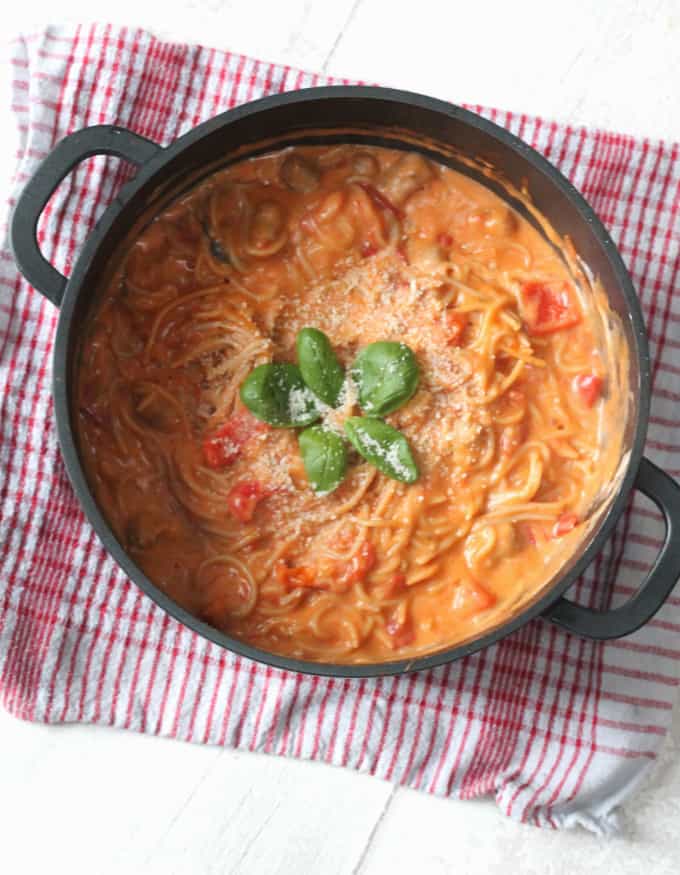 The finished One Pot Creamy Sausage & Tomato Spaghetti in the black pan