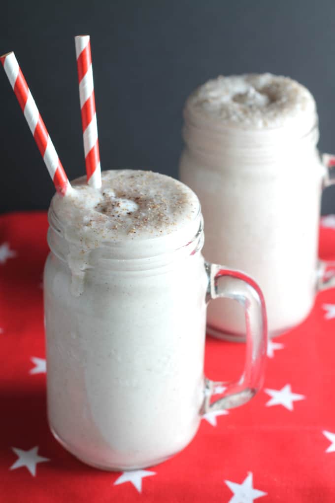 vegan gingerbread smoothie christmas drink