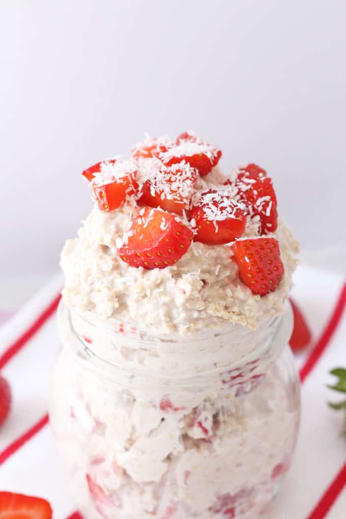 close up of the strawberry shortcake oats in a jar