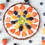 A super easy no bake Fruit Pizza that’s gluten and grain free. A fantastic healthy dessert that the whole family can enjoy this summer!