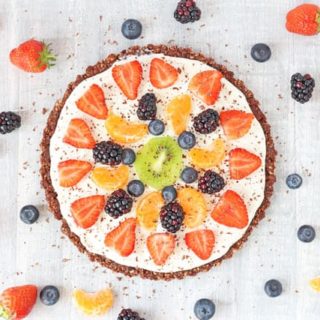 A super easy no bake Fruit Pizza that’s gluten and grain free. A fantastic healthy dessert that the whole family can enjoy this summer!