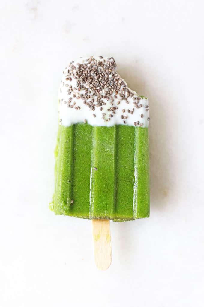 Eat your greens in a popsicle! Delicious and healthy Pea & Spinach Smoothie Popsicles dipped in yogurt and chia seeds | My Fussy Eater
