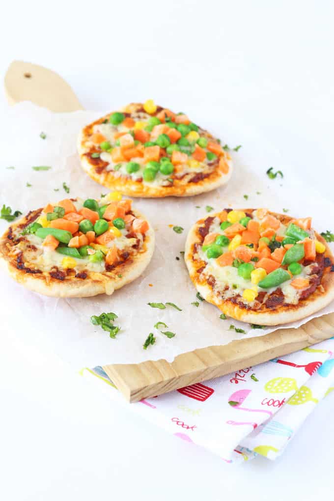 Veggie Pitta Bread Pizzas | My Fussy Eater blog