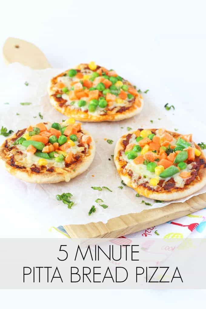 Whip up a super speedy dinner for the family with these 5 minute Veggie Pitta Bread Pizzas | My Fussy Eater blog