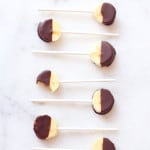 Turn an ordinary banana into a fun and healthy snack with these Banana Chocolate Pops! Easy to make and great for picky eaters!