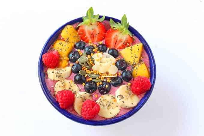 Get the kids more involved in making their meals with these DIY Smoothie Bowls! | My Fussy Eater blog