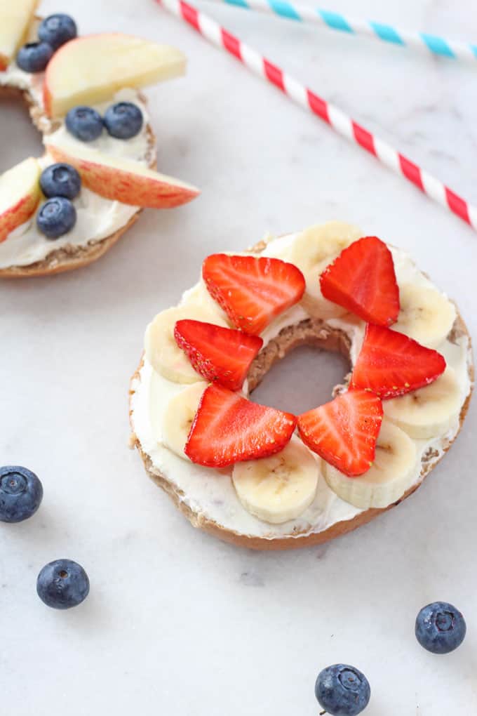 A super easy breakfast for kids; a bagel topped with honey and vanilla cream cheese and fresh fruit | My Fussy Eater blog
