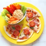 Got hungry screaming kids? Whip up dinner in no time with my super speedy 5 Minute Pizza recipe | My Fussy Eater blog
