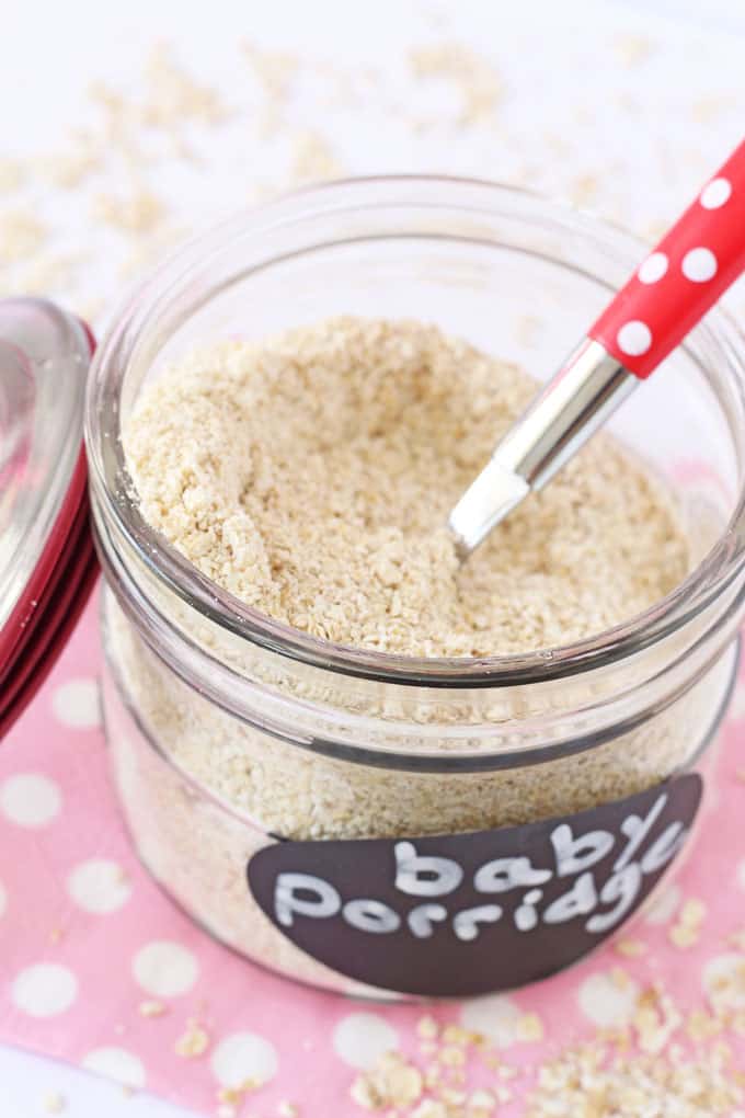 Making your own baby porridge or baby oatmeal is super easy and a much cheaper way to feed a weaning baby than the packaged variety | My Fussy Eater blog