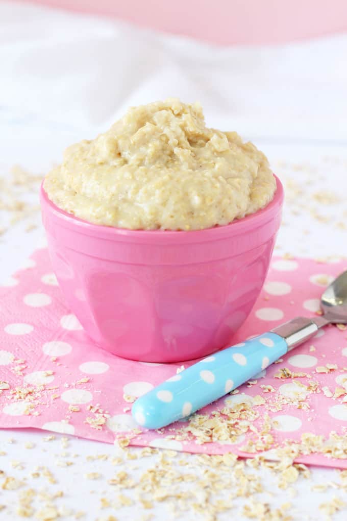 Making your own baby porridge or baby oatmeal is super easy and a much cheaper way to feed a weaning baby than the packaged variety | My Fussy Eater blog