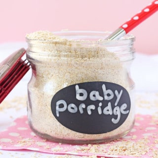 Making your own baby porridge or baby oatmeal is super easy and a much cheaper way to feed a weaning baby than the packaged variety | My Fussy Eater blog