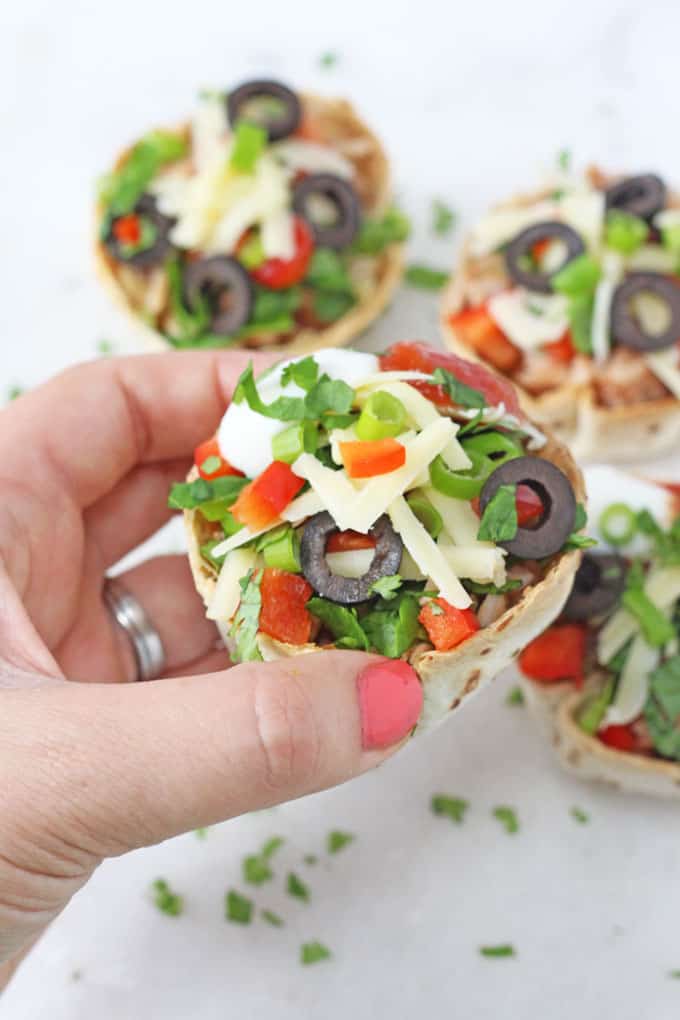 Use up leftover chilli and make these quick and easy Taco Cups filled with green and black olives, cheese and red peppers | My Fussy Eater blog