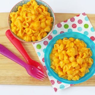 Sneak some veggies into your kids meal with this delicious Butternut Squash Mac and Cheese recipe. Great for toddlers and baby weaning too! | My Fussy Eater blog