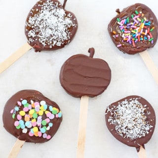 A whole toffee apple can be too much for small children to eat. Try these Chocolate Toffee Apple Slices instead. Easier to eat and much less waste! | My Fussy Eater blog