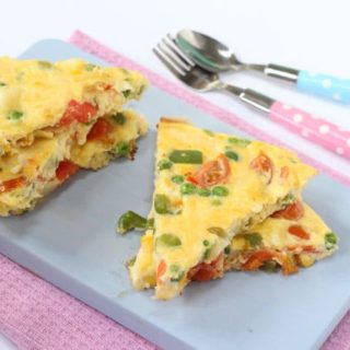 Looking for lunchbox ideas beyond sandwiches? Try this Spanish Omelette packed full of veggies and great hot or cold | My Fussy Eater blog