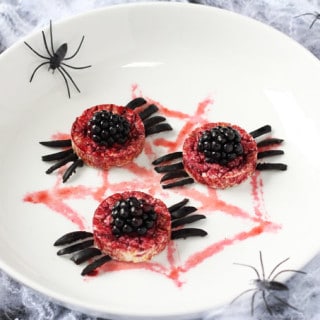 These delicious spooky spiders are the perfect fun and scary treat for your little one’s Halloween party, and they’re really easy to make. Trick or treat? Good news, they’re a junk free Halloween treat!