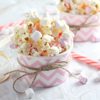 A delicious recipe perfect for Christmas. This Candy Cane Popcorn with White Chocolate and Marshmallows makes a tasty festive treat and can be packaged up as an edible gift too. | My Fussy Eater blog