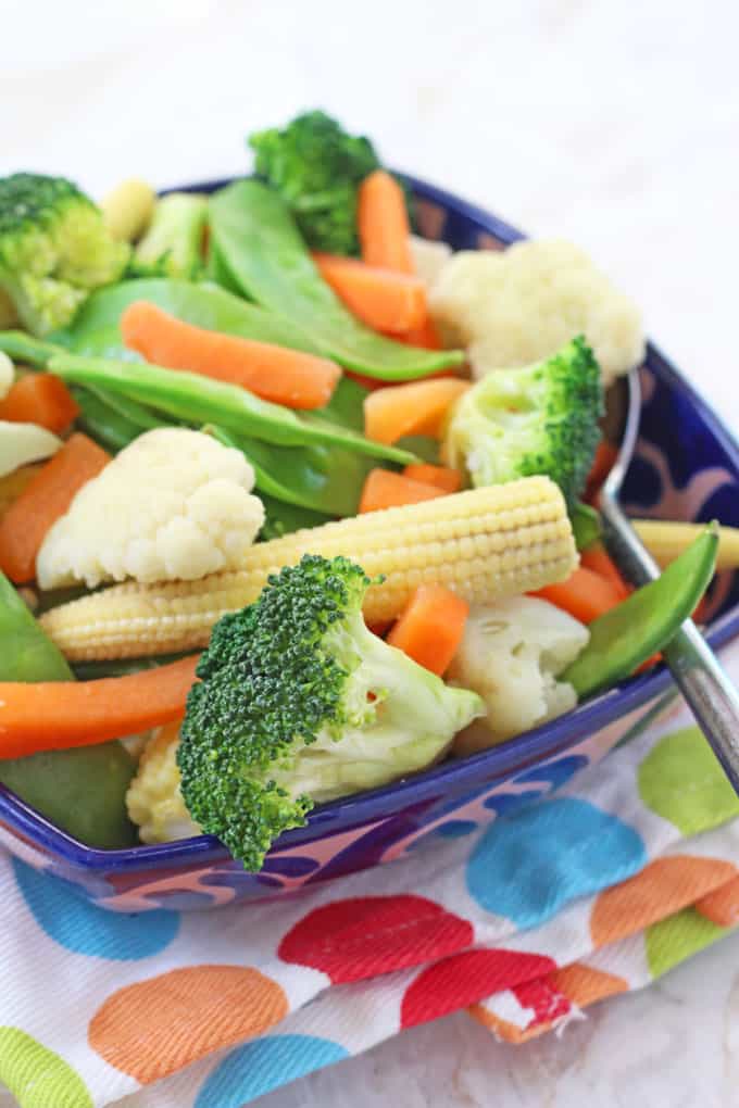Steaming veggies in the microwave is so quick and easy using my foolproof ziplock bag method! Delicious freshly cooked vegetables that retain all their nutrients in just 3 minutes!