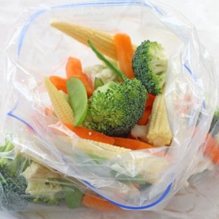 Steaming veggies in the microwave is so quick and easy using my foolproof ziplock bag method! Delicious freshly cooked vegetables that retain all their nutrients in just 3 minutes!