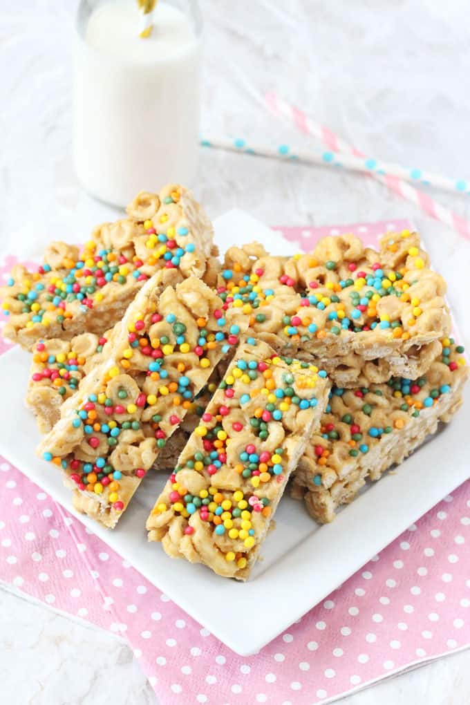 Super easy no-bake Cheerio Bars made with peanut butter and banana chips. A delicious snack that kids will love! 