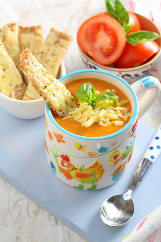 roasted tomato & red pesto soup