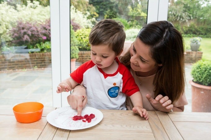 Top tips for fussy eaters from children's food expert Lucy Tomas and Organix and a recipe for a 3 minute spinach pasta sauce