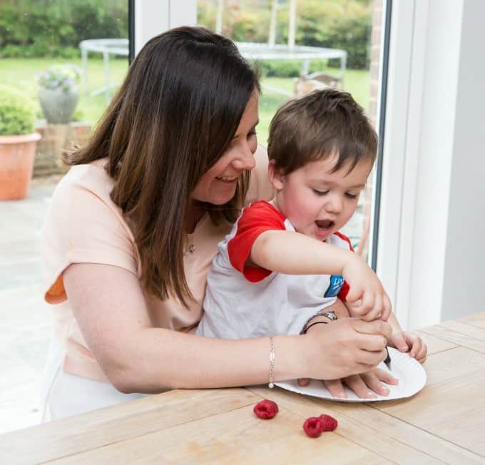 Top tips for fussy eaters from children's food expert Lucy Tomas and Organix and a recipe for a 3 minute spinach pasta sauce