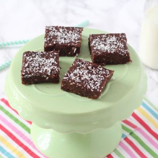 Packed with nutritious ingredients including prunes, dates, nuts and flaxseed, these delicious Raw Chocolate Brownie Bites make a great snack for kids and adults too!