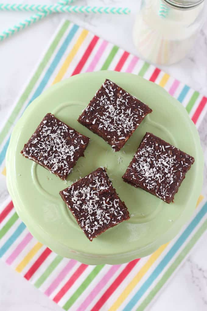 Packed with nutritious ingredients including prunes, dates, nuts and flaxseed, these delicious Raw Chocolate Brownie Bites make a great snack for kids and adults too!