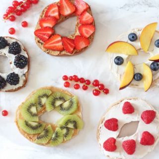 Delicious breakfast bagels with peanut butter or cream cheese and topped with fresh fruit | Genius Gluten Free Bagels