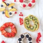 Delicious breakfast bagels with peanut butter or cream cheese and topped with fresh fruit | Genius Gluten Free Bagels