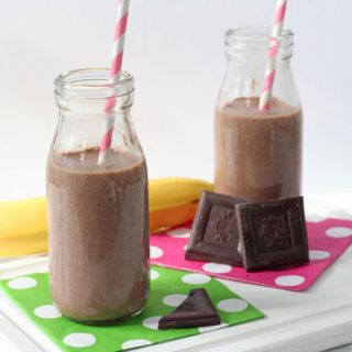 A healthy chocolate shake for kids packed with energy boosting chia seeds!