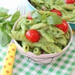 A quick and easy recipe perfect for picky eaters; Creamy Avocado & Spinach Pasta with a no-cook sauce!