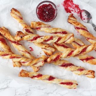 Raspberry Jam Straws! A delicious sweet treat that the kids will love and are so easy to make!