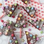 Have some fun with festive baking and make these Christmas Tree Chocolate Cake Pops. They are really easy to make and the kids will absolutely love decorating them!