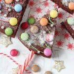 Have some fun with festive baking and make these Christmas Tree Chocolate Cake Pops. They are really easy to make and the kids will absolutely love decorating them!