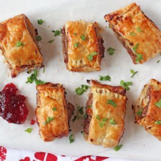 A delicious festive take on the classic sausage roll, made instead with turkey mince, cranberry sauce and brie. These mini pastry rolls will make a fantastic appetizer of party snack this Christmas!