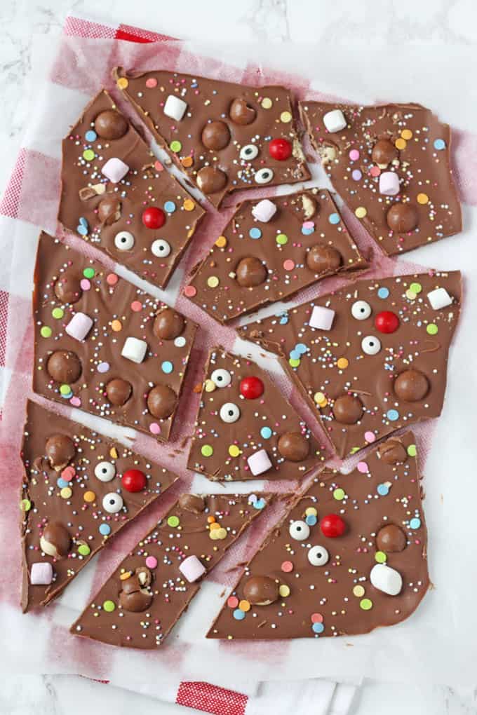 Get the kids involved in making some treats for Red Nose Day with this fun Chocolate Bark topped with malteasers, marshmallows and sweets!