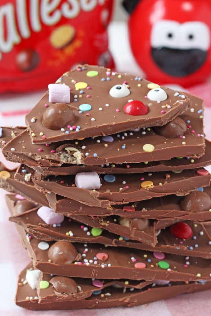 Get the kids involved in making some treats for Red Nose Day with this fun Chocolate Bark topped with malteasers, marshmallows and sweets!