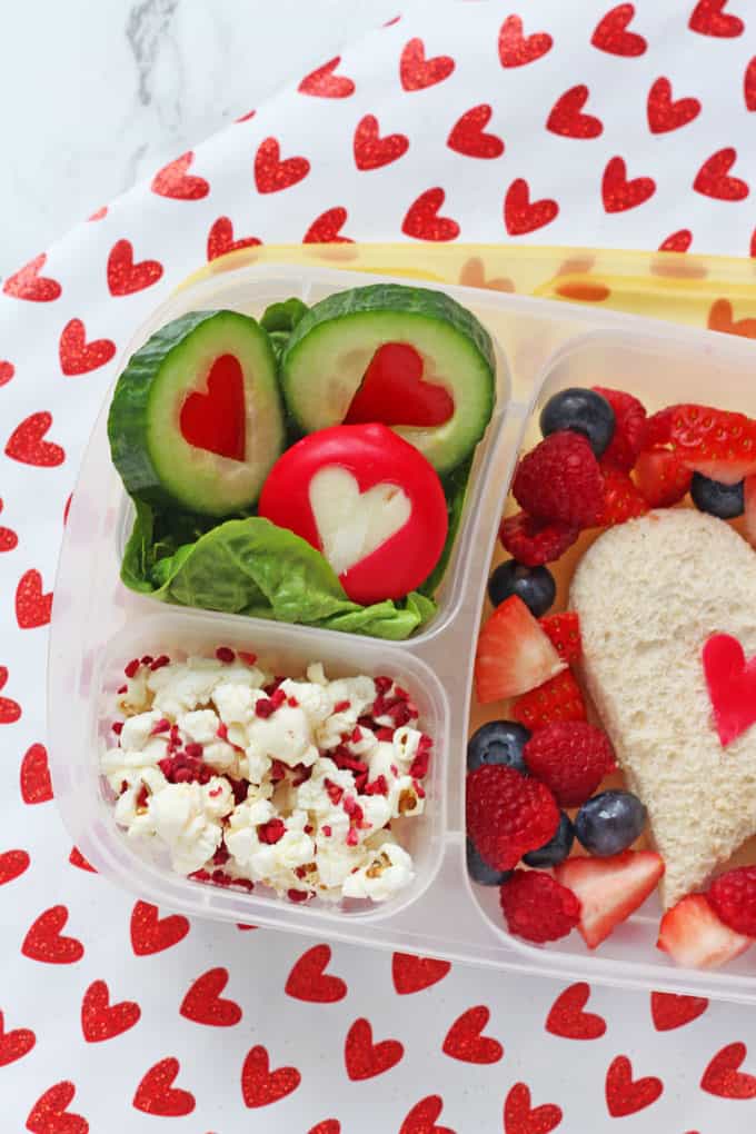 Make this super cute and really easy Valentine's Day inspired packed lunch for your kids. It's tasty, healthy and is sure to put a big smile on your little munchkin's face this Valentine's Day!