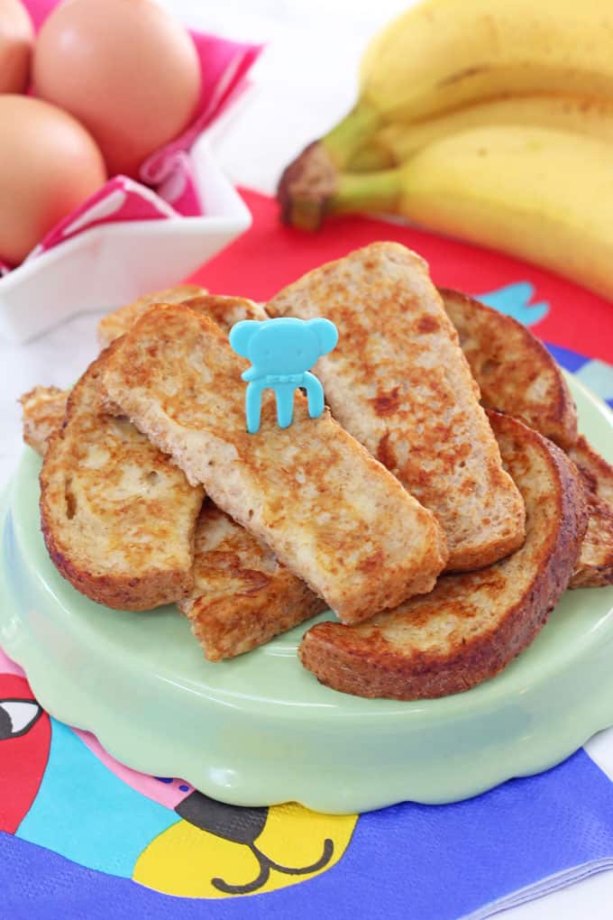 This simple French Toast or Eggy Bread recipe makes the perfect finger food for weaning babies and toddlers!