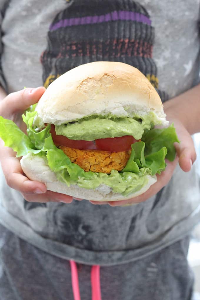 Delicious vegetarian burgers packed with nutritious sweet potato and chickpeas and flavoured with cajun spices!