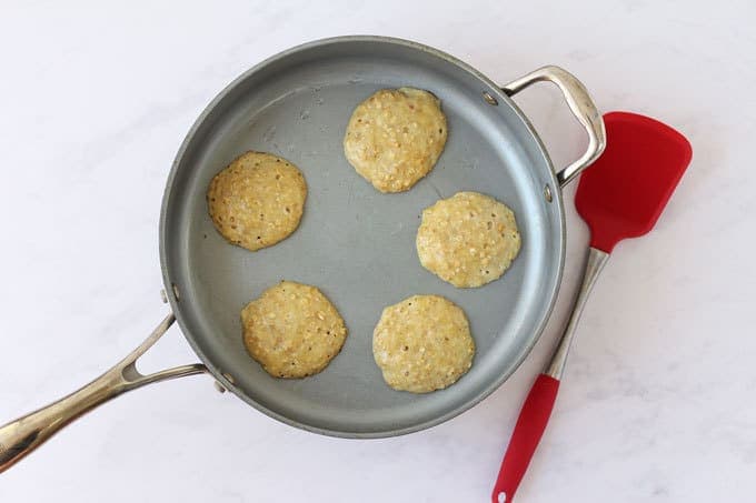 Frying pan with 5 pancakes