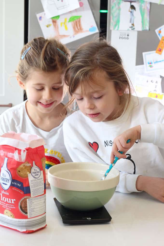 children baking