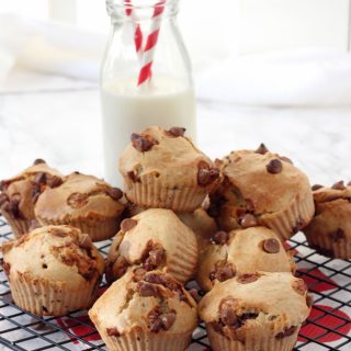 A delicious Chocolate Chip Muffin recipe packed full of healthy ingredients like oats, greek yogurt and bananas. Perfect for an afternoon snack for kids or to add to their lunch box!