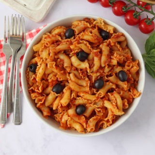 Whip up this delicious Italian Family Feast from M&S in just 10 minutes. Quick, easy and so delicious!