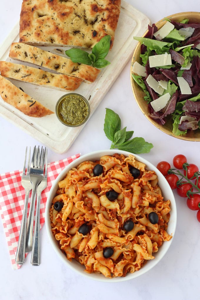 Whip up this delicious Italian Family Feast from M&S in just 10 minutes. Quick, easy and so delicious!